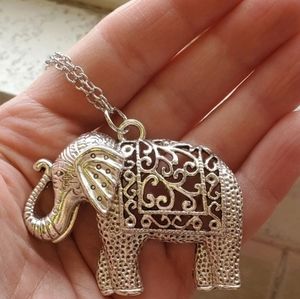 New silver tone elephant necklace